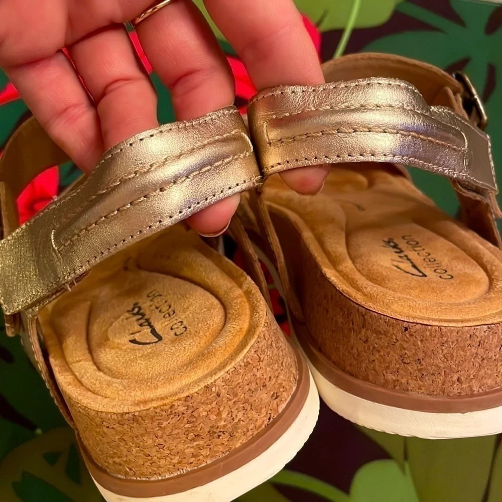 Brand New Clarks Genuine Leather Rose Gold Adjustable Brynn Step Sandals